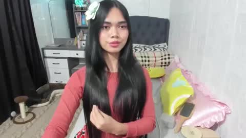 Snapshot of naughty_emmats chatting on January 9, 1:45 pm emma online show from January 9, 1:45 pm