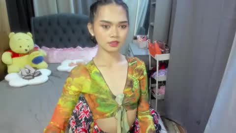 Snapshot of naughty_emmats chatting on November 12, 4:18 pm emma online show from November 12, 4:18 pm