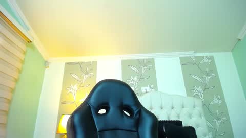 Kitten online show from January 3, 2:19 pm