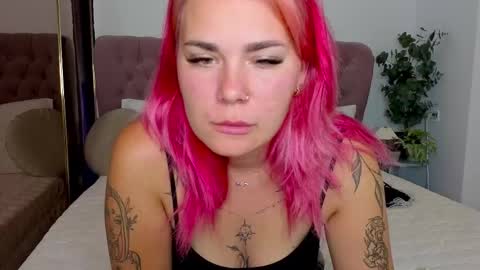 Snapshot of naughty_kittyy1 chatting on October 2, 12:39 am Maria online show from October 2, 12:39 am