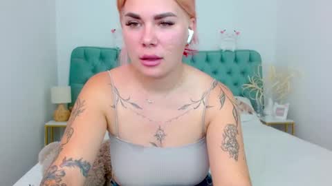 Snapshot of naughty_kittyy1 chatting on October 5, 7:45 pm Maria online show from October 5, 7:45 pm