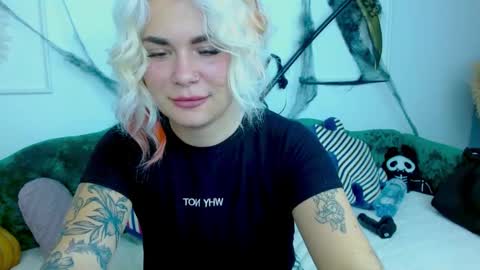 Snapshot of naughty_kittyy1 chatting on October 30, 4:52 pm Maria online show from October 30, 4:52 pm