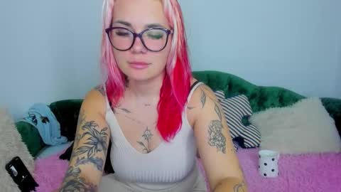 Snapshot of naughty_kittyy1 chatting on December 14, 9:41 pm Maria online show from December 14, 9:41 pm