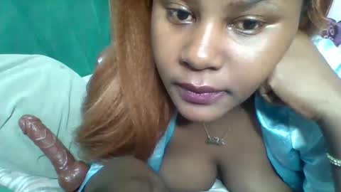 Snapshot of naughty_queen25 chatting on September 15, 9:04 pm queen online show from September 15, 9:04 pm
