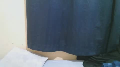 Snapshot of naughty_slender2 chatting on October 7, 11:24 pm jn online show from October 7, 11:24 pm