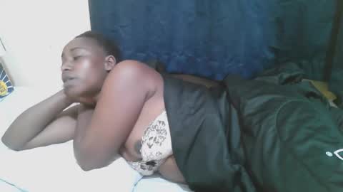 Snapshot of naughty_slender2 chatting on October 28, 2:26 am jn online show from October 28, 2:26 am