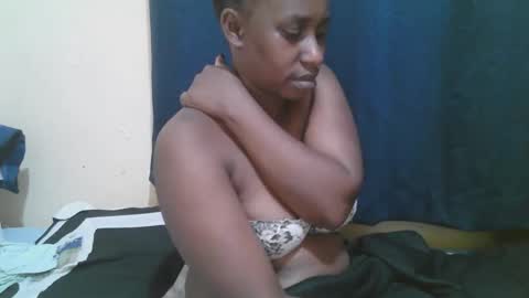 Snapshot of naughty_slender2 chatting on October 31, 9:27 pm jn online show from October 31, 9:27 pm