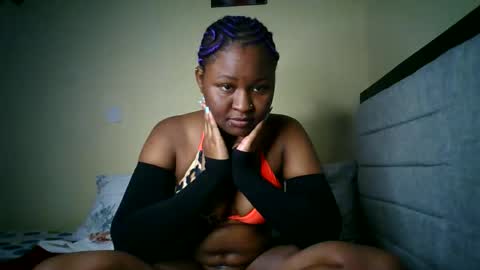 Snapshot of naughtybrownny chatting on June 9, 9:04 pm MUMU online show from June 9, 9:04 pm