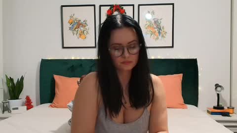Snapshot of naughtybrunettexxx chatting on December 2, 5:15 pm NaughtyBrunetteXXX online show from December 2, 5:15 pm