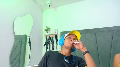 naughtyfusion_os online show from May 25, 12:44 pm