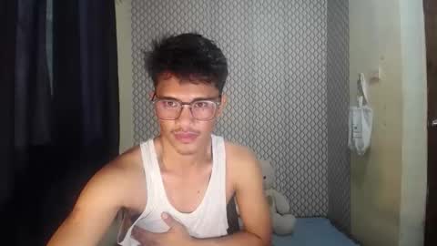 Snapshot of naughtyjosh_ chatting on April 19, 6:56 am Josh online show from April 19, 6:56 am