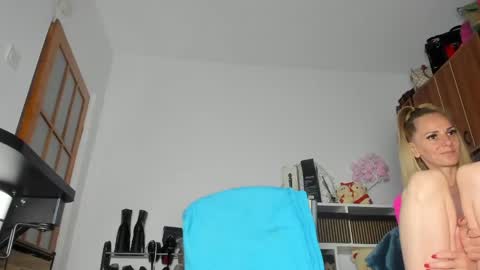 Snapshot of naughtylov3 chatting on May 2, 7:13 am Cassie - online show from May 2, 7:13 am