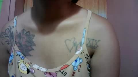 Snapshot of naughtymom_33 chatting on October 17, 1:53 am naughtymom_33 online show from October 17, 1:53 am