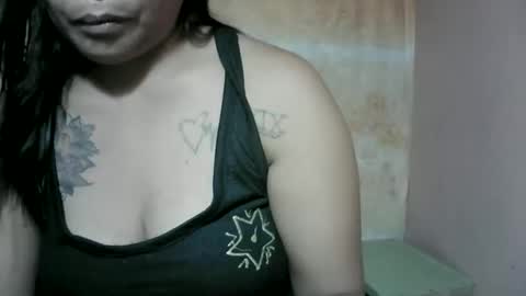 Snapshot of naughtymom_33 chatting on October 20, 12:11 am naughtymom_33 online show from October 20, 12:11 am