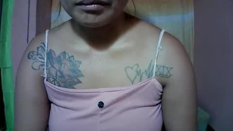 Snapshot of naughtymom_33 chatting on October 28, 8:29 am naughtymom_33 online show from October 28, 8:29 am