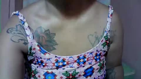 Snapshot of naughtymom_33 chatting on October 28, 8:33 pm naughtymom_33 online show from October 28, 8:33 pm