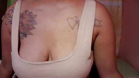 Snapshot of naughtymom_33 chatting on October 30, 7:36 pm naughtymom_33 online show from October 30, 7:36 pm