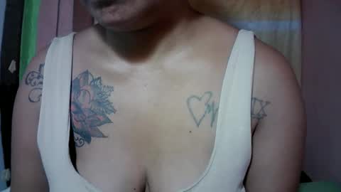 Snapshot of naughtymom_33 chatting on October 31, 7:42 am naughtymom_33 online show from October 31, 7:42 am