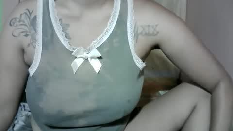 Snapshot of naughtymom_33 chatting on October 31, 7:48 pm naughtymom_33 online show from October 31, 7:48 pm