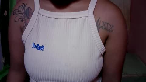 Snapshot of naughtymom_33 chatting on November 3, 3:41 am naughtymom_33 online show from November 3, 3:41 am