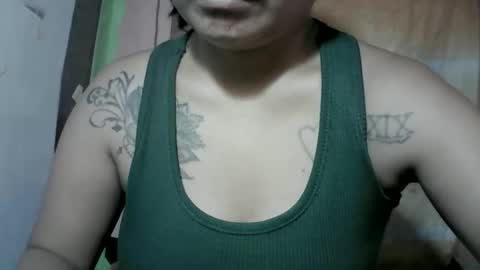 Snapshot of naughtymom_33 chatting on November 4, 8:08 pm naughtymom_33 online show from November 4, 8:08 pm