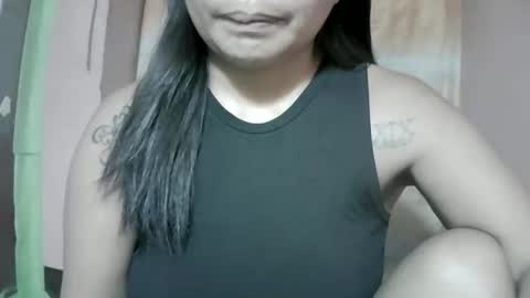 Snapshot of naughtymom_33 chatting on November 8, 11:58 pm naughtymom_33 online show from November 8, 11:58 pm