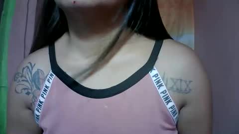 Snapshot of naughtymom_33 chatting on November 14, 8:18 pm naughtymom_33 online show from November 14, 8:18 pm