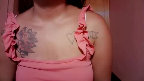 Snapshot of naughtymom_33 chatting on November 18, 8:13 pm naughtymom_33 online show from November 18, 8:13 pm