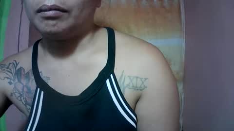 Snapshot of naughtymom_33 chatting on November 22, 9:36 pm naughtymom_33 online show from November 22, 9:36 pm