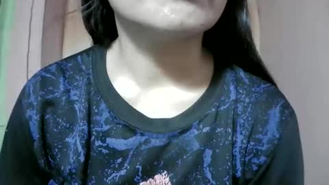 Snapshot of naughtymom_33 chatting on November 27, 2:24 am naughtymom_33 online show from November 27, 2:24 am