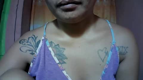 Snapshot of naughtymom_33 chatting on November 28, 11:18 pm naughtymom_33 online show from November 28, 11:18 pm