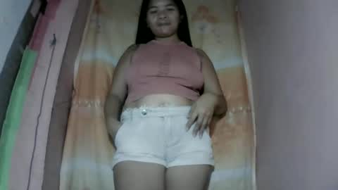 Snapshot of naughtymom_33 chatting on December 5, 7:50 am naughtymom_33 online show from December 5, 7:50 am