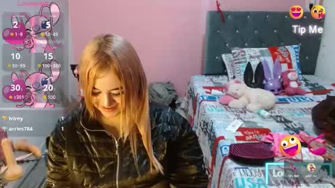 naughtyplayass online show from December 6, 10:41 pm