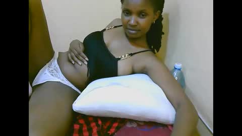 Snapshot of naughtysammur25 chatting on October 11, 12:21 am naughtyqueen online show from October 11, 12:21 am