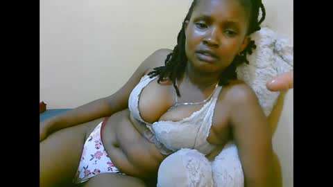 Snapshot of naughtysammur25 chatting on October 29, 10:33 pm naughtyqueen online show from October 29, 10:33 pm