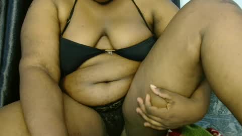 Snapshot of naughtyslut02 chatting on June 15, 3:42 am naughtyslut02 online show from June 15, 3:42 am