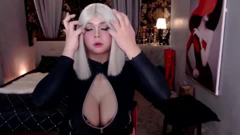 ITS ME YOGIRL PATRICIA online show from January 23, 12:19 pm