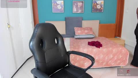 naugthy_brunette_ online show from May 28, 11:13 pm