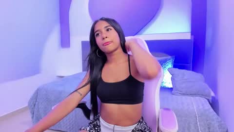 Snapshot of naugthy_skinny chatting on October 6, 6:27 pm Angela  online show from October 6, 6:27 pm