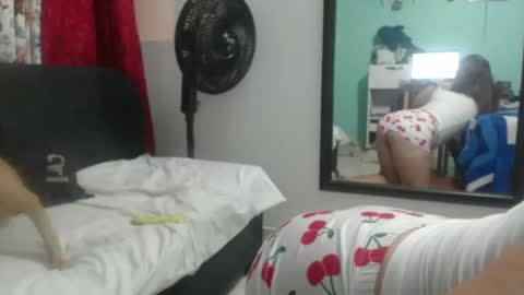 Snapshot of naugthymilf23 chatting on January 27, 1:37 am keyra online show from January 27, 1:37 am