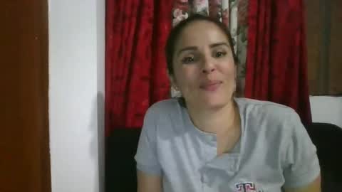 Snapshot of naugthymilf23 chatting on February 18, 3:10 am keyra online show from February 18, 3:10 am