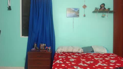 Snapshot of naugthymilf23 chatting on November 27, 1:40 am keyra online show from November 27, 1:40 am