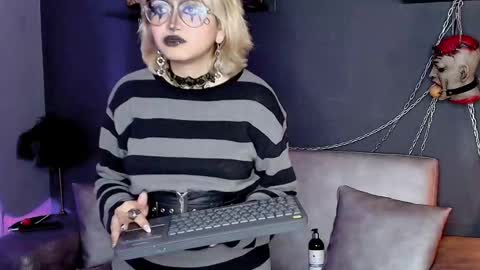 Navier  online show from December 3, 8:40 pm