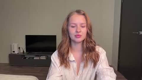 Snapshot of naya_cat chatting on June 23, 10:08 pm Mia online show from June 23, 10:08 pm
