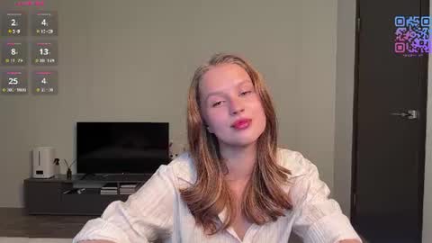 Snapshot of naya_cat chatting on June 30, 7:37 pm Mia online show from June 30, 7:37 pm