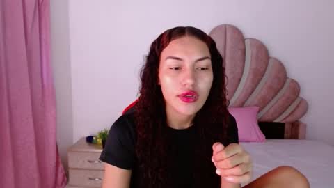 naya_fox1 online show from February 3, 6:35 pm