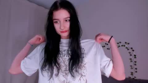 Snapshot of naya_mirel chatting on February 26, 3:00 pm Kira online show from February 26, 3:00 pm