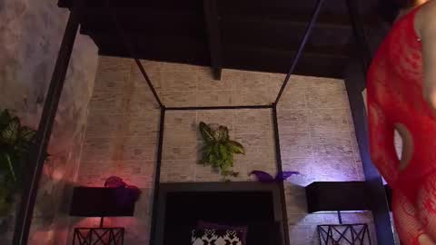 Snapshot of nayla_monroee chatting on December 5, 8:38 pm Nayla online show from December 5, 8:38 pm