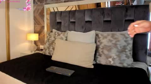    online show from November 1, 1:24 pm