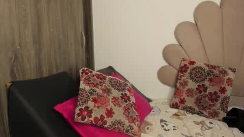 Nei turn green online show from February 24, 9:13 pm